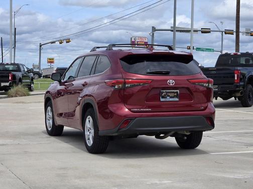 2021 Toyota Highlander LE