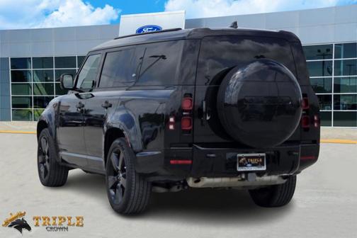 2024 Land Rover Defender P400 X-Dynamic SE