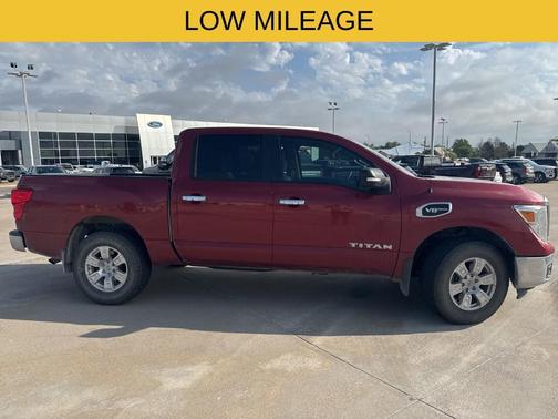 2017 Nissan Titan SV