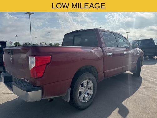 2017 Nissan Titan SV