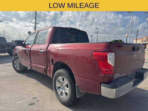 2017 Nissan Titan SV