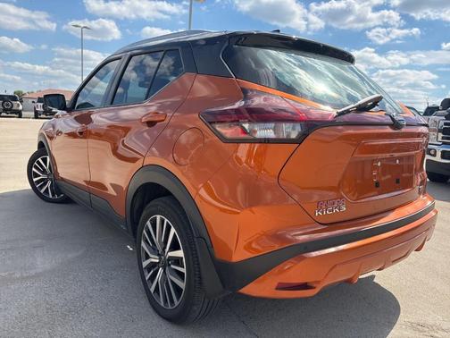 2022 Nissan Kicks SV