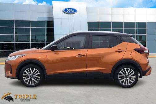 2022 Nissan Kicks SV