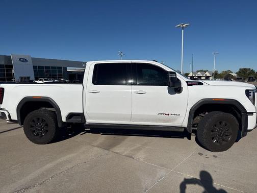 2024 GMC Sierra 2500 AT4