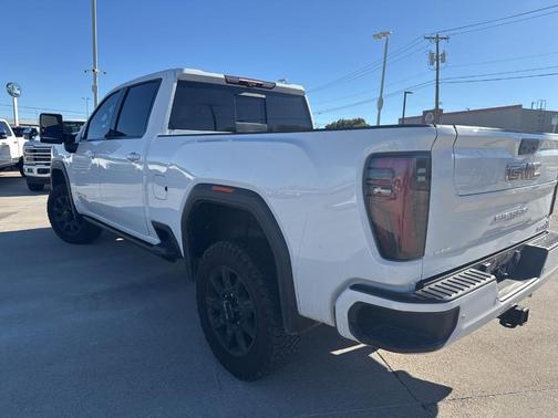 2024 GMC Sierra 2500 AT4