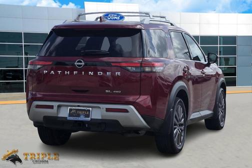 2022 Nissan Pathfinder SL