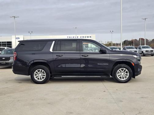 2024 Chevrolet Suburban LT