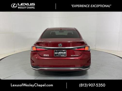 2025 Lexus ES 300h Base