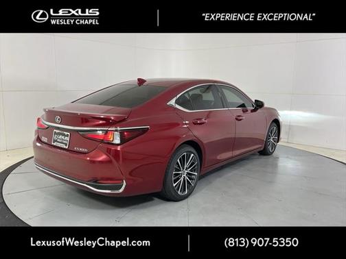 2025 Lexus ES 300h Base