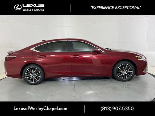 2025 Lexus ES 300h Base