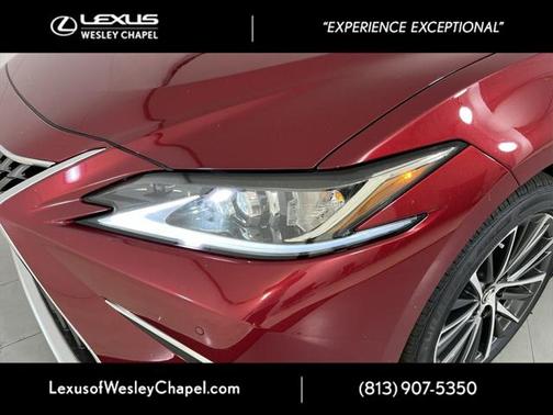 2025 Lexus ES 300h Base