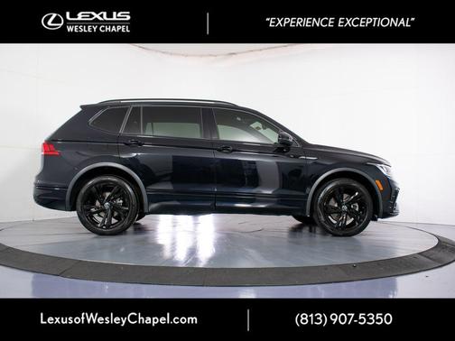 Deep Black Pearl 2023 Volkswagen Tiguan 2.0T SE R-Line Black
