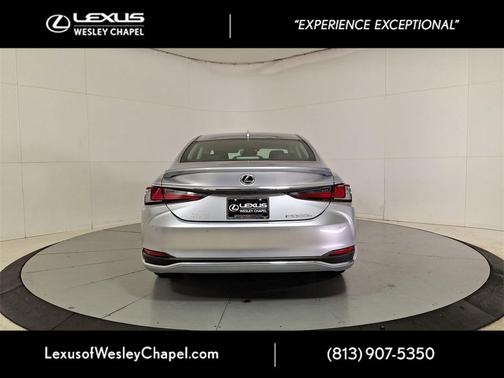 2025 Lexus ES 300h Base