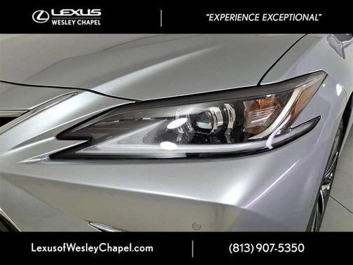 2025 Lexus ES 300h Base