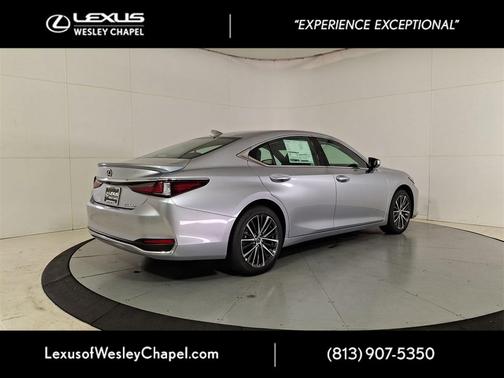 2025 Lexus ES 300h Base