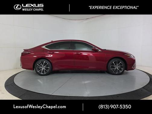 2025 Lexus ES 300h Base