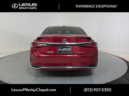 2025 Lexus ES 300h Base