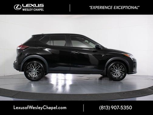 Super Black 2024 Nissan Kicks S