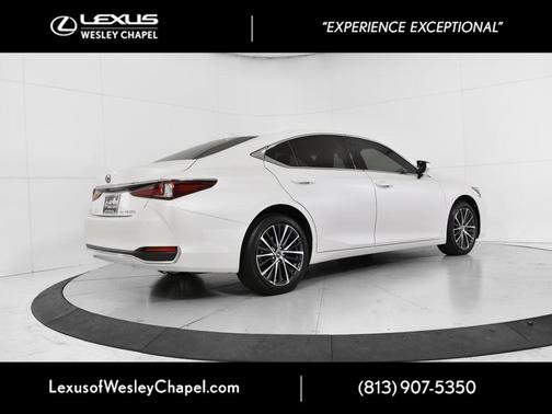 2023 Lexus ES 250 Base