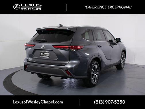Magnetic Gray Metallic 2020 Toyota Highlander XLE