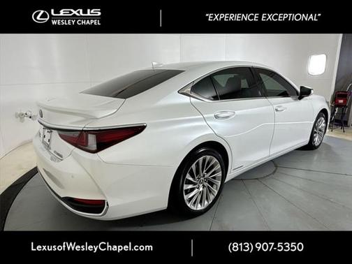 2022 Lexus ES 300h Ultra Luxury