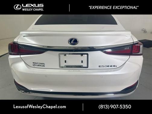 2022 Lexus ES 300h Ultra Luxury