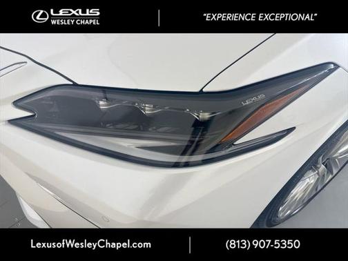 2022 Lexus ES 300h Ultra Luxury
