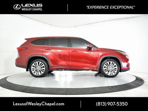 2022 Toyota Highlander Hybrid Platinum