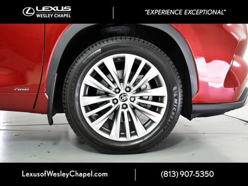 2022 Toyota Highlander Hybrid Platinum