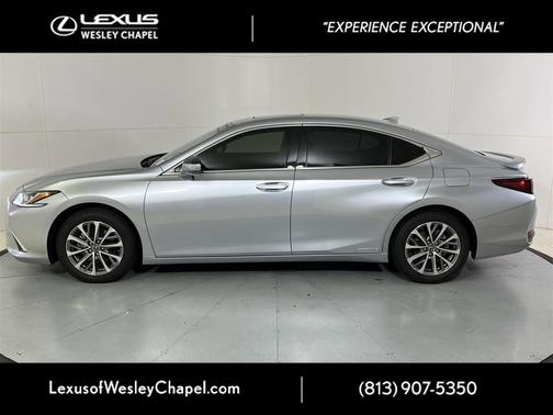 2022 Lexus ES 300h Premium