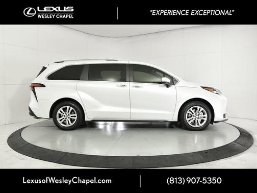 2024 Toyota Sienna Platinum