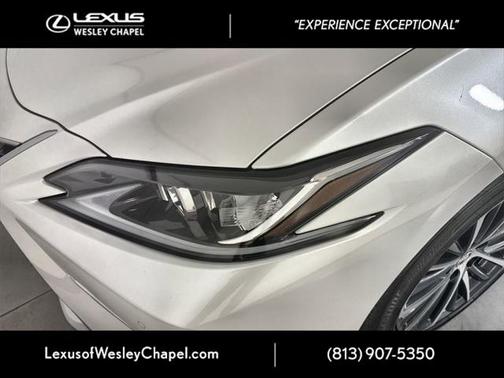 2022 Lexus ES 300h Premium