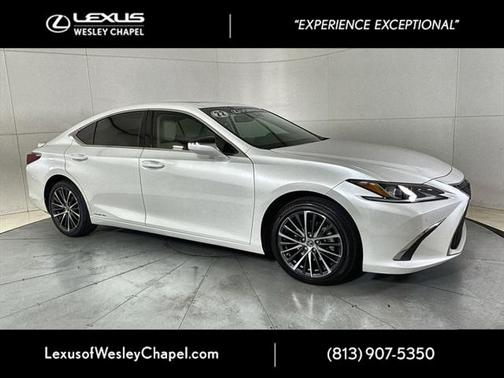 2022 Lexus ES 300h Premium