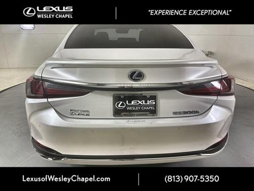 2022 Lexus ES 300h Premium