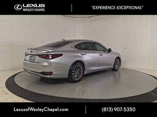 2025 Lexus ES 300h Luxury