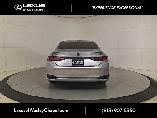 2025 Lexus ES 300h Luxury