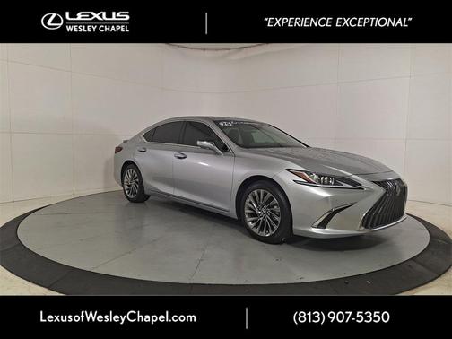 2025 Lexus ES 300h Luxury