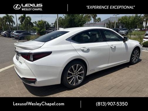 2020 Lexus ES 300h Premium