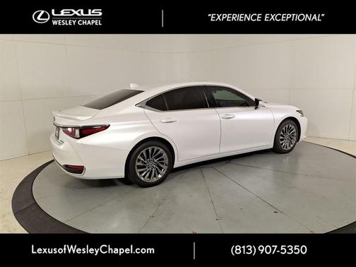 2024 Lexus ES 300h Ultra Luxury
