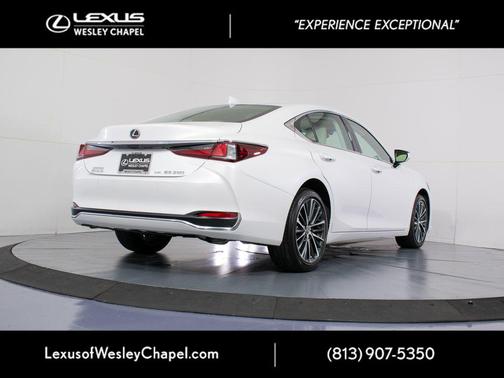 Eminent White Pearl 2023 Lexus ES 250 Base
