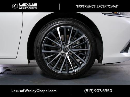 Eminent White Pearl 2023 Lexus ES 250 Base
