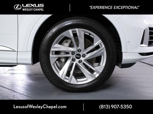 Glacier White Metallic 2021 Audi Q7 55 Premium Plus