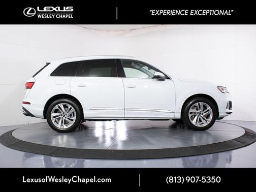Glacier White Metallic 2021 Audi Q7 55 Premium Plus