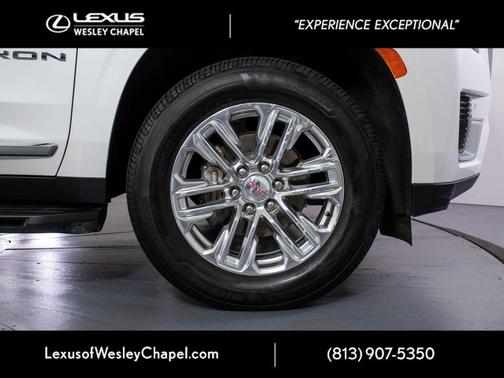 White Frost Tricoat 2021 GMC Yukon SLT