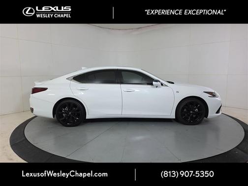 2023 Lexus ES 300h F SPORT Handling