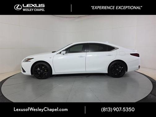 2023 Lexus ES 300h F SPORT Handling