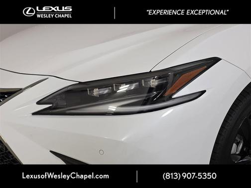 2023 Lexus ES 300h F SPORT Handling