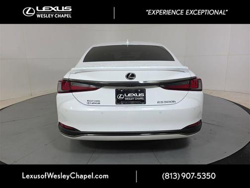 2023 Lexus ES 300h F SPORT Handling