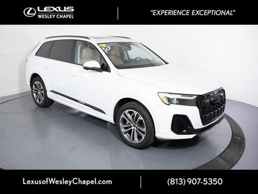 Glacier White Metallic 2025 Audi Q7 45 Premium Plus