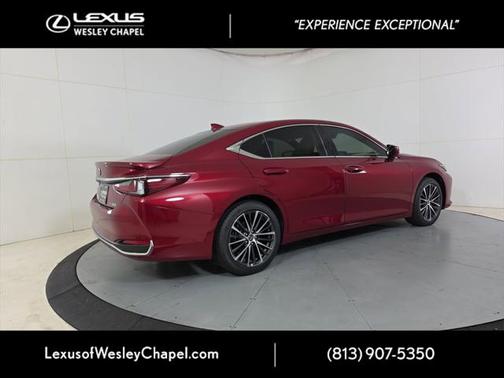 2025 Lexus ES 300h Base